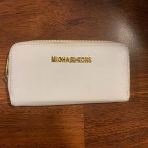 White Michael Kors Wallet